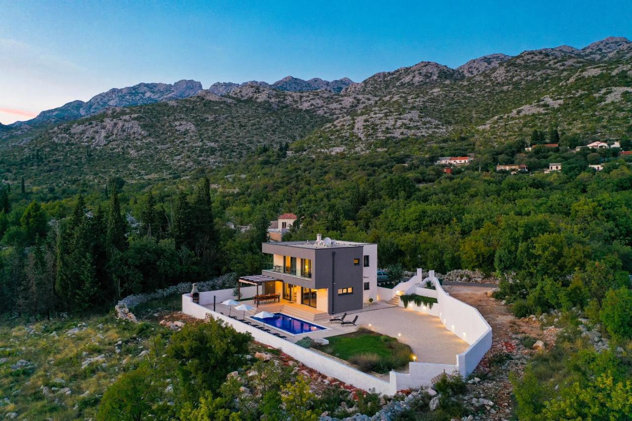 Villa Royal Promons - Heated Pool à Starigrad Paklenica Extérieur photo