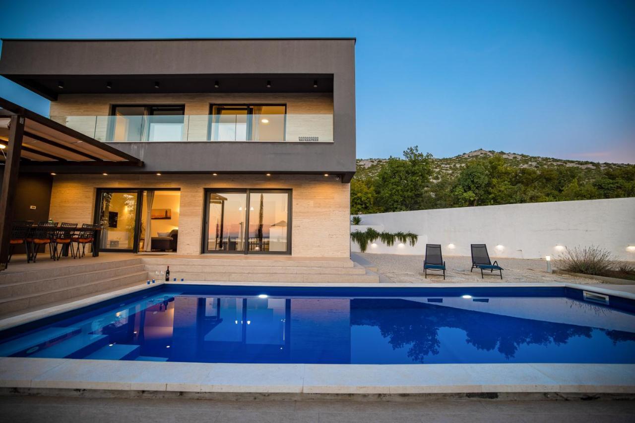 Villa Royal Promons - Heated Pool à Starigrad Paklenica Extérieur photo