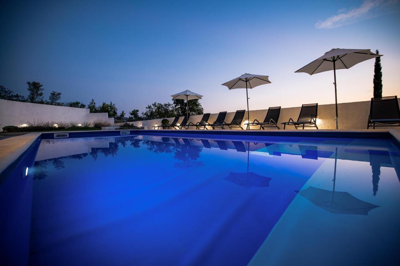 Villa Royal Promons - Heated Pool à Starigrad Paklenica Extérieur photo