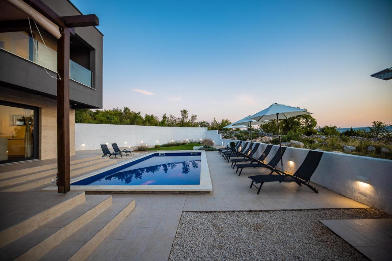 Villa Royal Promons - Heated Pool à Starigrad Paklenica Extérieur photo